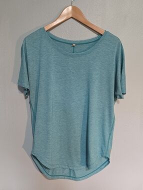 Women's LUCY Relaxed Crewneck Top in Teal In Size M/L
